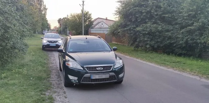 Йшла узбіччям: на Волині авто збило 16-річну дівчину