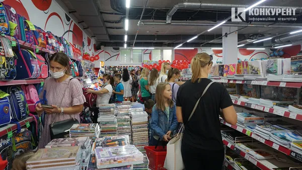 Дорогі першокласники: скільки у Луцьку коштує зібрати дитину до школи