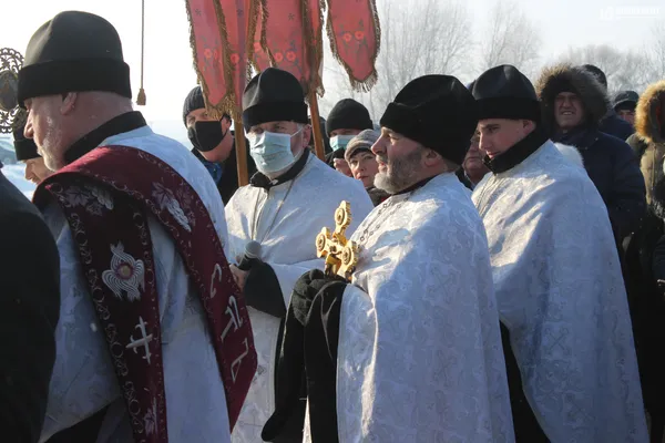Льодохреща: як освячували воду і лучан (репортаж)