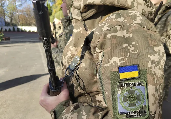 І контрактники, і мобілізовані: у Луцьку прикордонники склали присягу (фото)