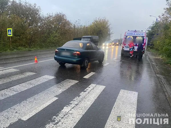 Дві ДТП на переході: у Луцьку авто збило неповнолітню, а в Нововолинську – пенсіонера (фото)