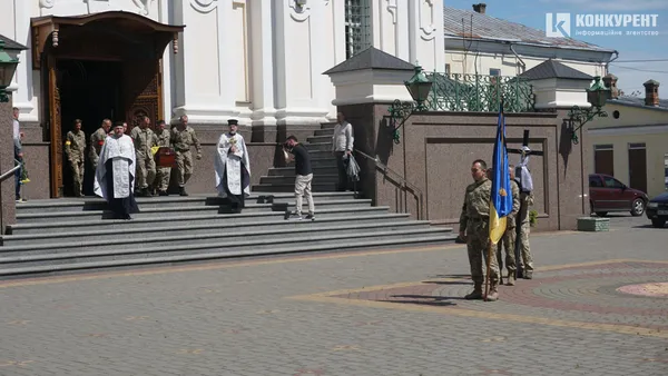 Сльози мужніх: Луцьк на колінах проводжав молодого Героя (фото, відео)