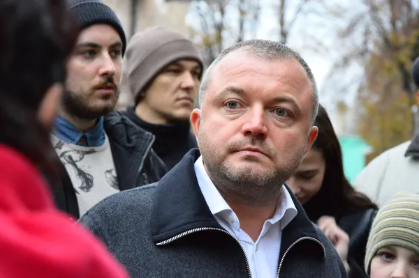 «Будуємо спільне майбутнє»: у луцьких дворах посадили дерева
