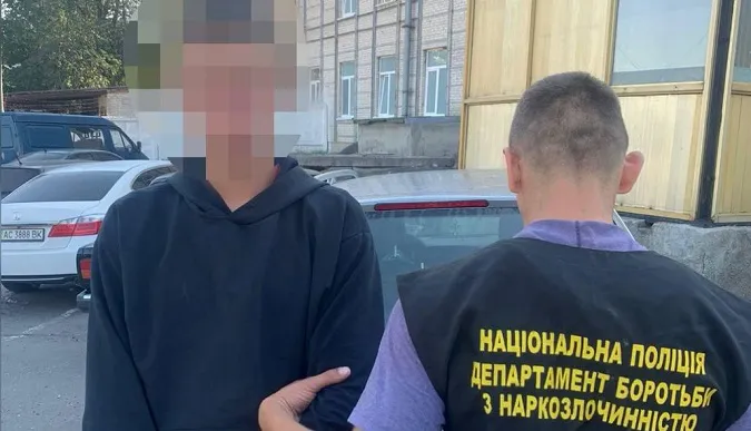 На Волині затримали трьох молодиків, які торгували амфетаміном і альфа-PVP (фото, відео)