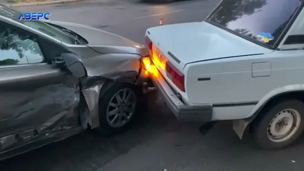 У Луцьку на Стрілецькій не розминулися автівки (відео)