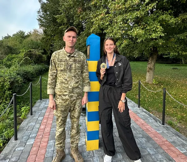 Волинські прикордонники зустріли вдома світову рекордсменку (фото)