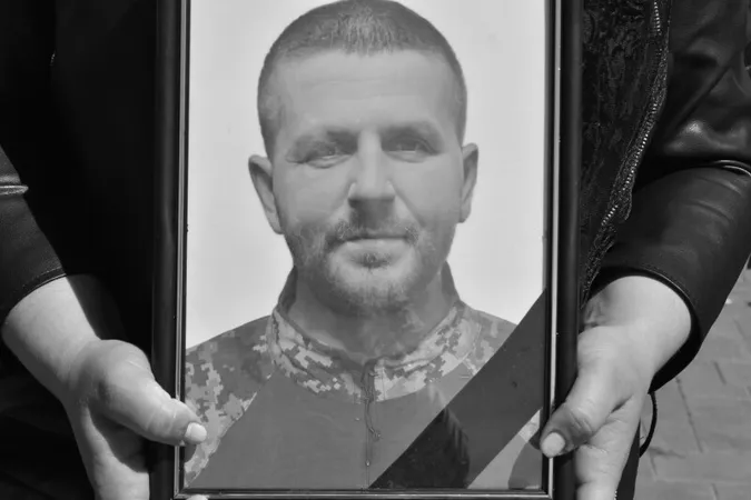 Загинув на Донеччині: Луцька громада попрощалася з Анатолієм Левчуком (фото)