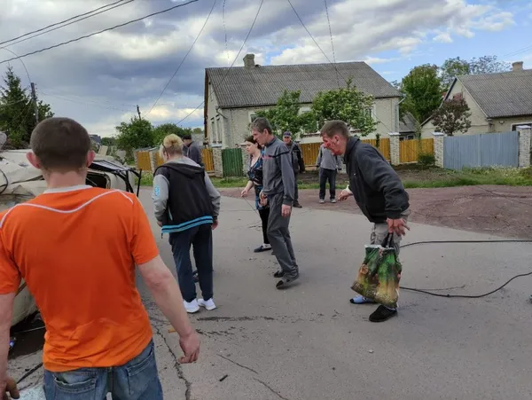 Автівка – вщент, вулиця – без світла: на Волині ВАЗ зніс електроопору (фото, відео)