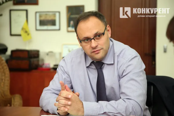 Від політиків до медиків: топ-10 «липових» дипломів відомих українців