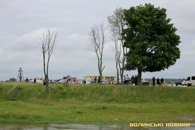 «Запалили потяг до чистоти»: як під Рованцями воду на Купала святили (ФОТО)