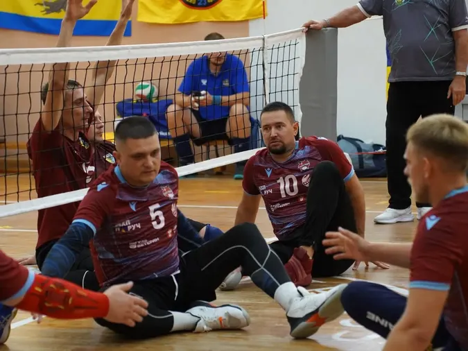 Луцькі ветерани вибороли друге місце на чемпіонаті України з волейболу сидячи (фото)
