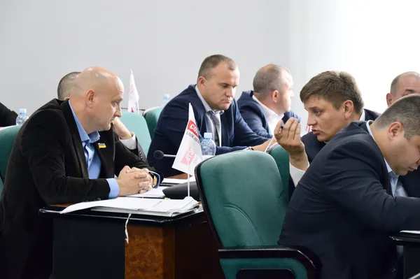 Міжфракційні розмови під час сесії