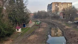 У Луцьку розчистили територію дитячої залізниці: що робитимуть далі (фото)