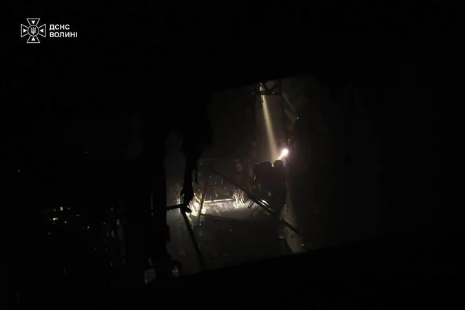 У Луцькому районі після російської атаки спалахнула пожежа на приватному підприємстві (фото)