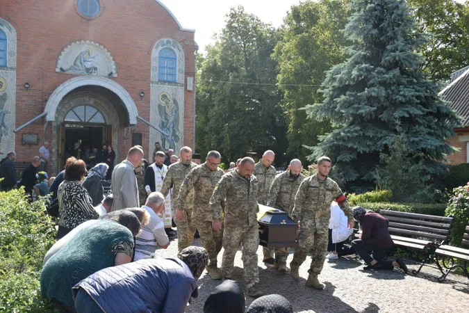 Біля Луцька попрощалися з загиблим на Донеччині воїном Костянтином Ризванюком