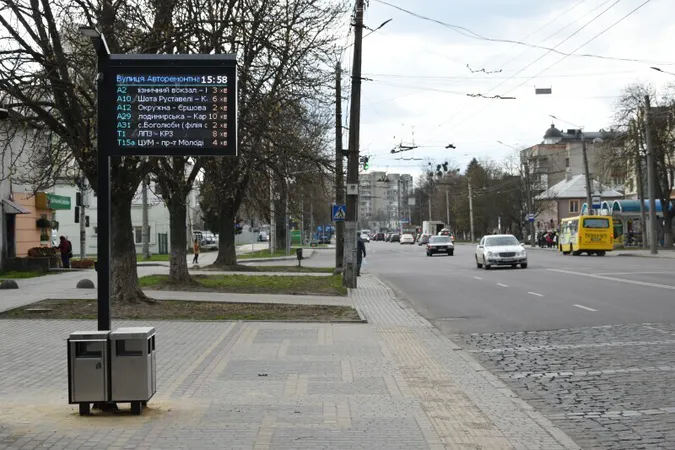 За грантові кошти у Луцьку встановили 22 «розумних» табло(фото)