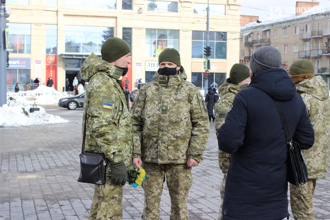 Лучани вшанували загиблих у боях під Дебальцево (фото)