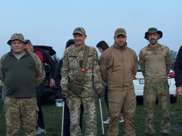 «Не зі зброєю, а з вудками в руках»: на Волині провели чемпіонат з риболовного спорту серед ветеранів (фото)