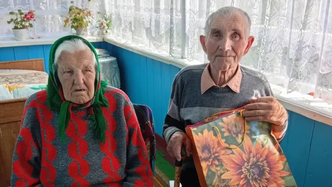 Понад 90 років кожному: у громаді на Волині привітали подружжя довгожителів