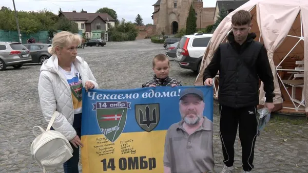 Після 2 років полону: у Луцьку зустріли військовослужбовця Михайла Шостака
