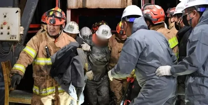 У Південній Кореї шахтарі дев'ять днів прожили в обваленій шахті на сухій каві