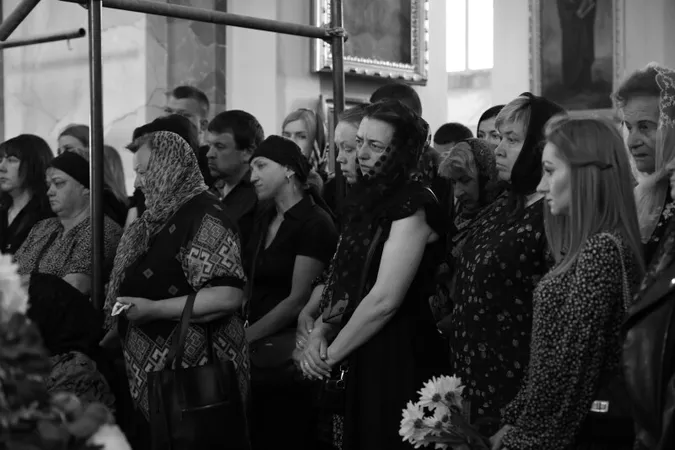 У Луцькій громаді провели в останню путь Героїв Дениса Угорова та Олега Скорупського