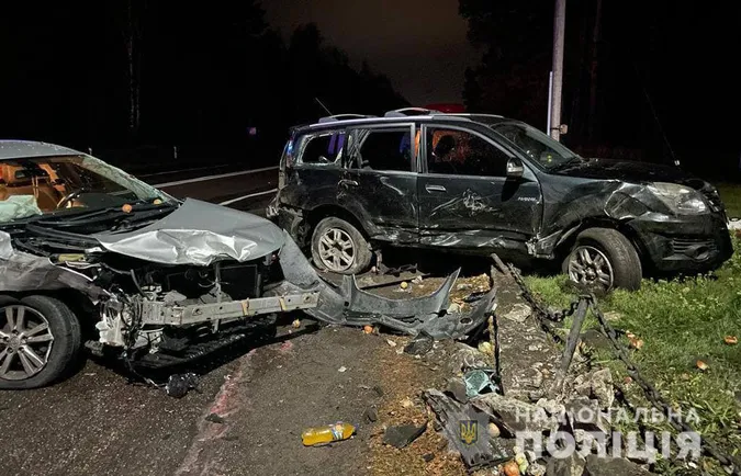Травмувалися троє пасажирів: на Волині не розминулися два авто (фото, відео)