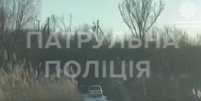 Полем, лісом: в Луцькому районі ловили п'яного водія (фото, відео)