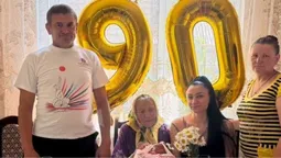 Мати військового та бабуся захисника: на Волині привітали 90-річну ювілярку (фото)