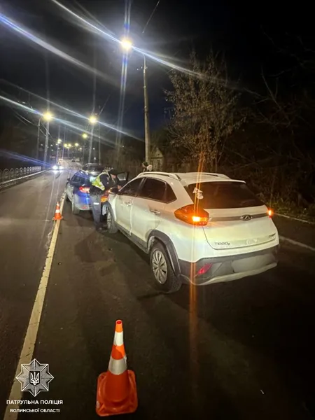 У Луцьку п'яна жінка на Chery протаранила Renault (фото)