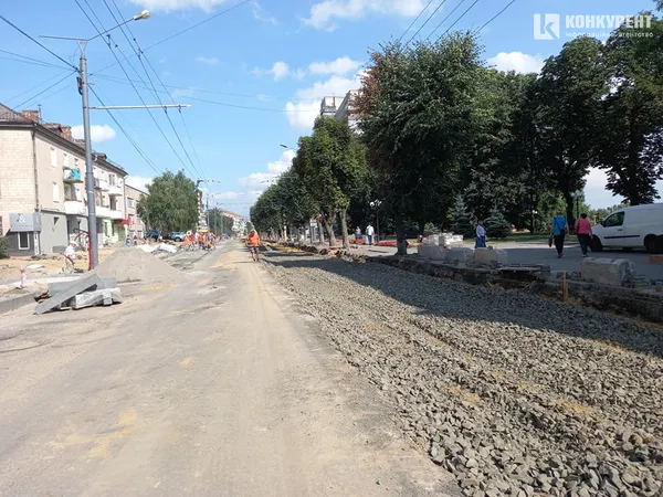 Замінюють мережі: що коїться на проспекті Волі (фото)