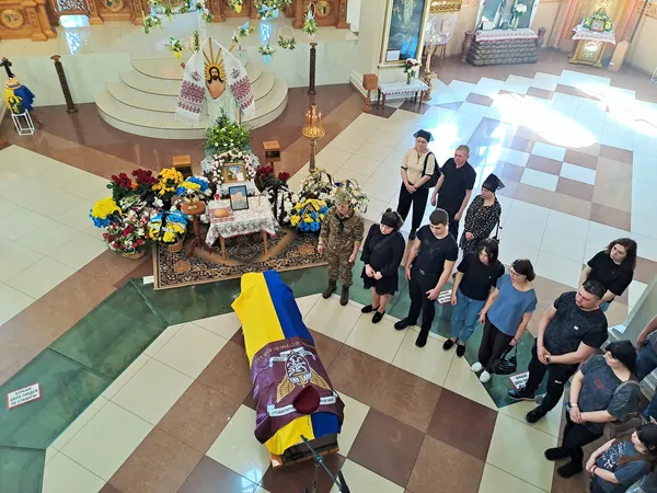 Останніми словами були «пізніше наберу»: Ковель прощався із загиблим воїном Віктором Лєньо (фото)
