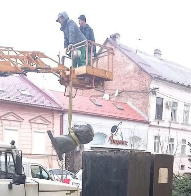 В Україні почали зносити пам'ятники Пушкіну (фото)
