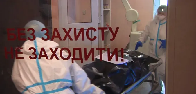 Тут теж війна: показали, як у Боголюбах помирають від коронавірусу (відео 18+)
