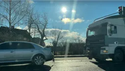 У Рованцях на світлофорі вантажівка врізалась у легковик (фото)