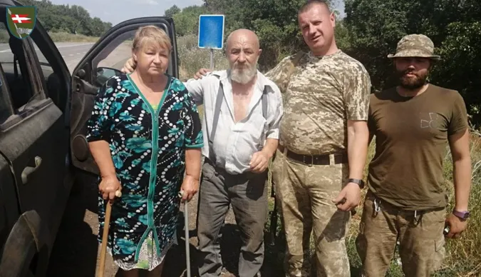 Воїни волинської 14-ОМБр евакуювали пенсіонерів, які не змогли виїхати самостійно