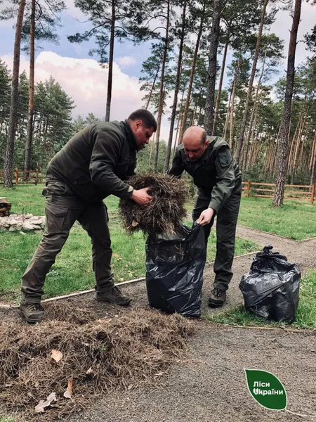У волинських лісах прибрали зони відпочинку (фото)