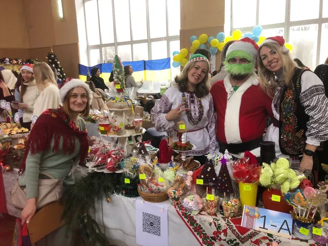 У луцькому ліцеї наярмаркували 300 тисяч для ЗСУ (фото)