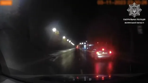 Пролетів на «червоний»: у Луцьку вулицями розсікав п'яний на Daewoo (відео)