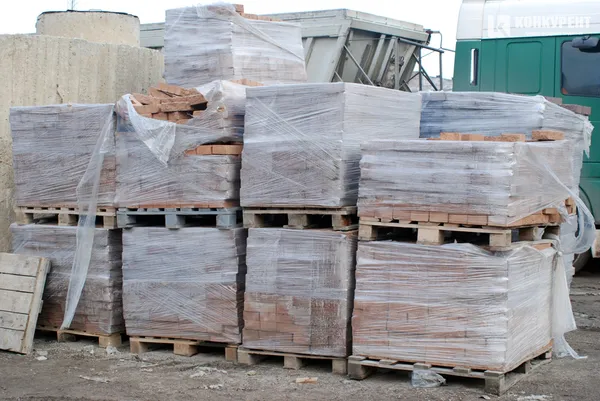 Луцьке підприємство показало, як виготовляє бруківку