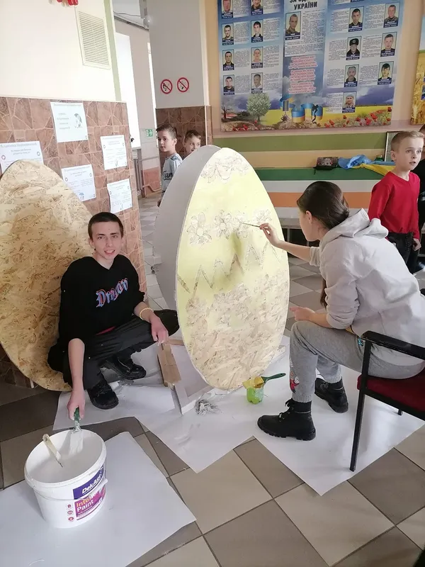 У Підгайцях підготували святкову фотозону з велетенськими писанками (фото)