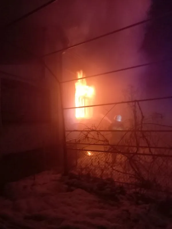 У Луцькому районі через коротке замикання горів 2-поверховий будинок (фото)