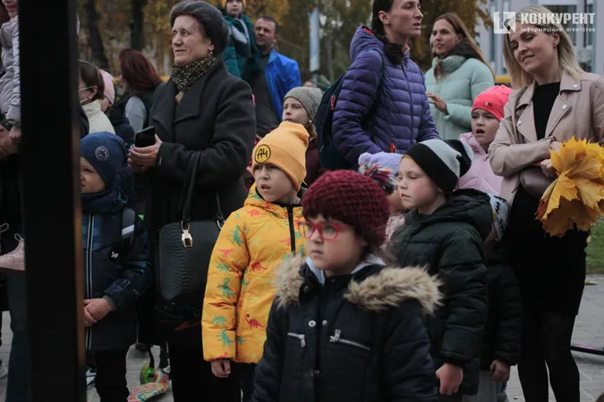 Показові виступи та сотні дітей: як у Луцьку відкривали урбан-парк (фото)