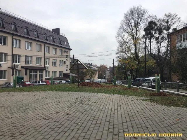 У центрі Луцька хочуть продати землю біля алеї сакур на П’ятницькій гірці