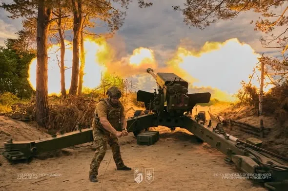 Як артилеристи волинської бригади «Любарт» відпрацьовують бойову роботу на новітній гаубиці «Богдана-БГ» (фото)