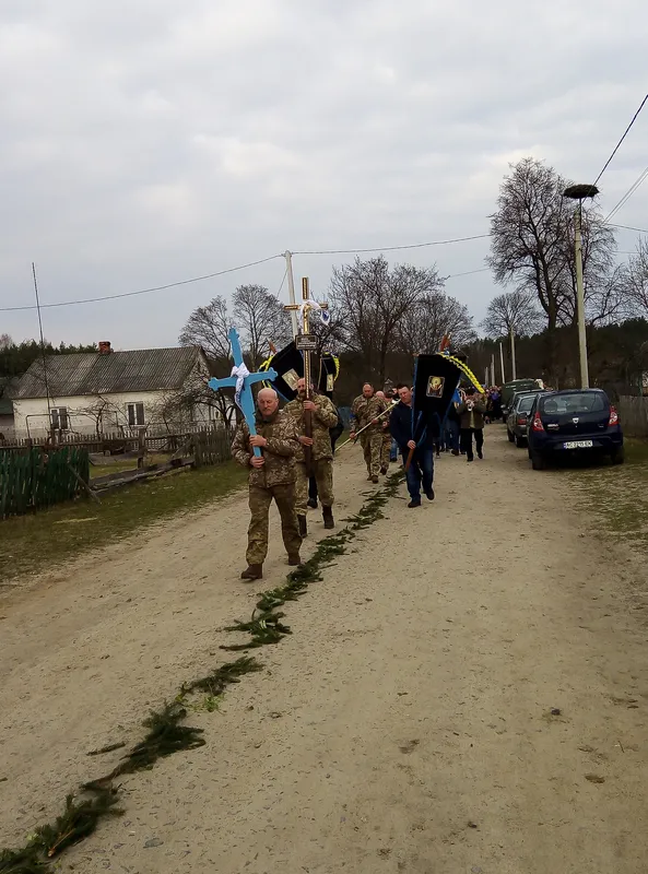 На Волині попрощалися із загиблим воїном Русланом Волохом (фото, відео)
