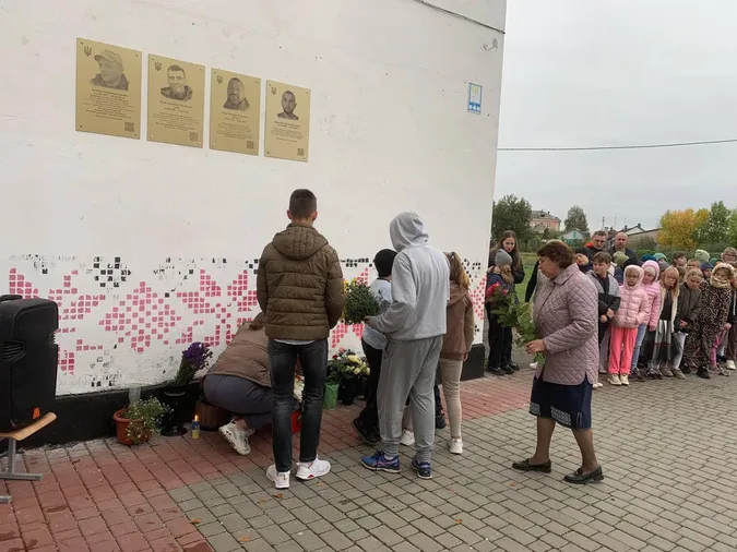 На Ковельщині відкрили меморіальні дошки у школах, де навчалися загиблі воїни (фото)