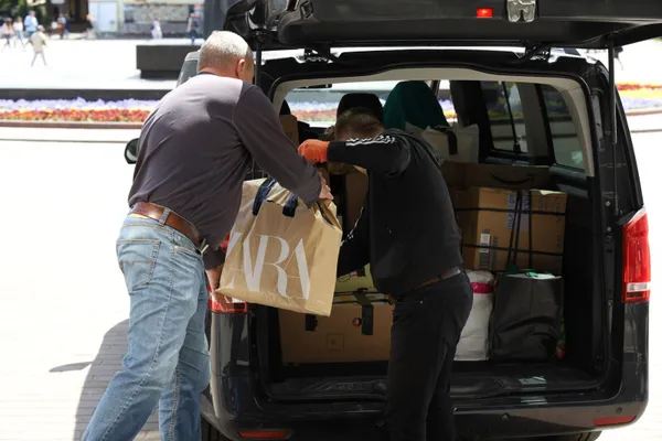 Австрійський священник вдруге привіз до Луцька гуманітарну допомогу (фото, відео)