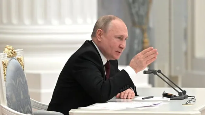 Путін о 5 ранку оголосив про початок військової операції на Донбасі (відео)