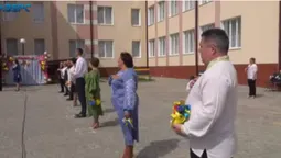 Із піснями і вальсом, але з дистанцією і онлайн: у Луцьку відбулося свято Останнього дзвоника (фото)